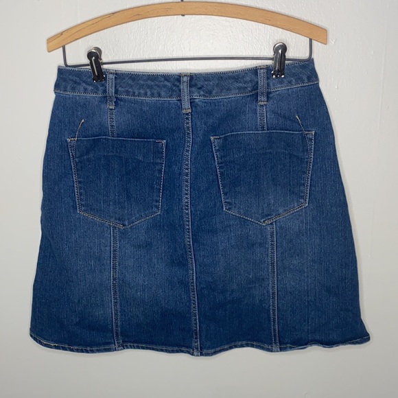 🦋Adorable Jean button up skirt! - Picture 6 of 6